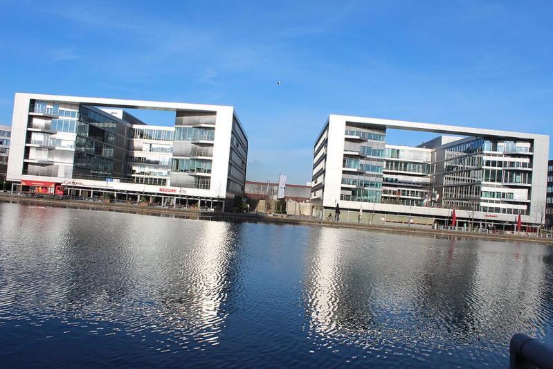 City Apartment Duisburg 1#Netflix &Wlan &Kingsize Bett &Kaffee Maschine & Central & 500M Innenhafen & 2 Min U Bahn Exteriér fotografie